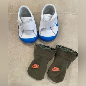 Nike shoes and socks. Never worn. Baby sz 0-3